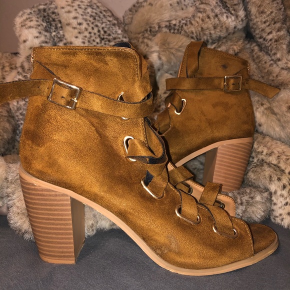 Shoes - Picture 1 of 3